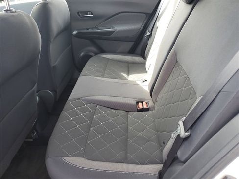 Used 2018 Nissan Kicks SV image 16