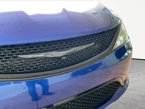 Used 2019 Chrysler Pacifica Touring-L w/ Advanced Safetytec Group FWD image 29