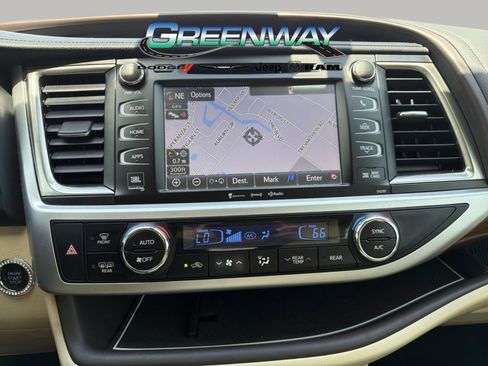 Used 2019 Toyota Highlander Limited Platinum FWD image 22