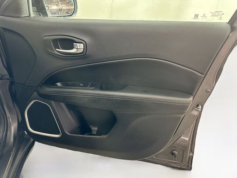 Used 2018 Jeep Compass Latitude w/ Popular Equipment Group image 31