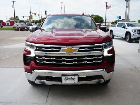 Used 2025 Chevrolet Silverado 1500 LTZ AWD/4WD image 32