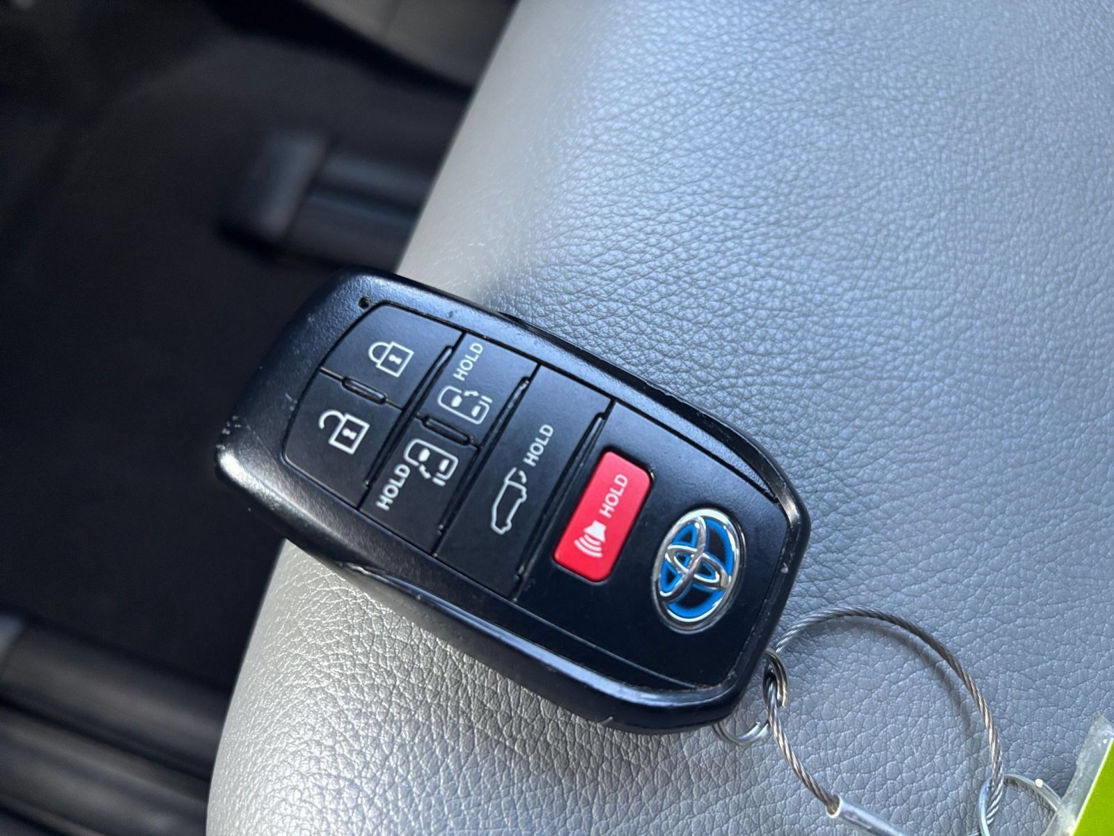 Used 2025 Toyota Sienna XLE FWD image 19