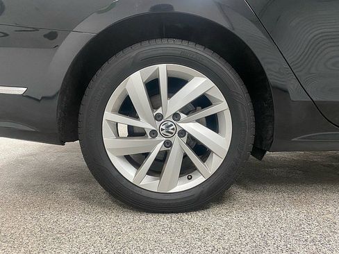 Used 2018 Volkswagen Passat 2.0T SE image 28