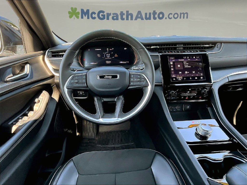 Used 2023 Jeep Grand Cherokee Altitude AWD/4WD image 10