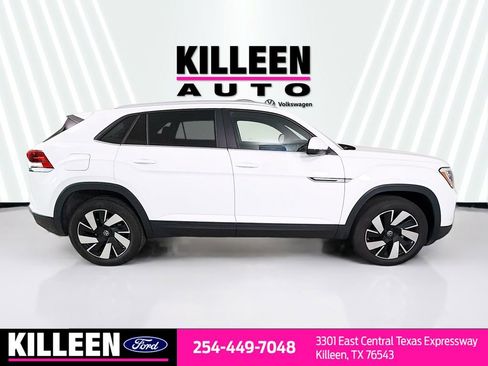 Used 2025 Volkswagen Atlas Cross Sport SE FWD image 9