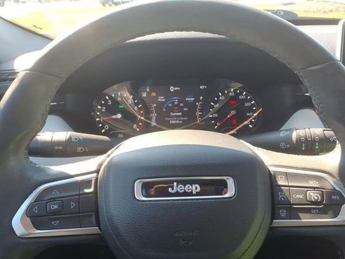 Used 2023 Jeep Compass Limited image 19