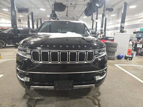 Used 2022 Jeep Wagoneer Series III w/ Premium Group I image 2