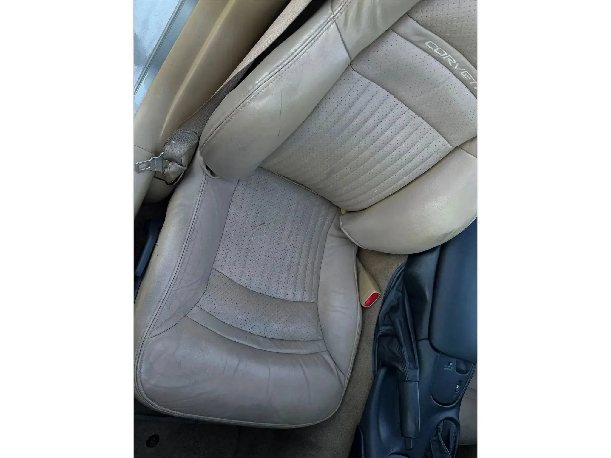 Used 2001 Chevrolet Corvette Coupe w/ Preferred Equipment Group2 RWD image 17