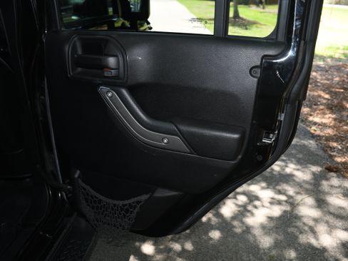 Used 2017 Jeep Wrangler Unlimited Sport w/ Quick Order Package 24S AWD/4WD image 18