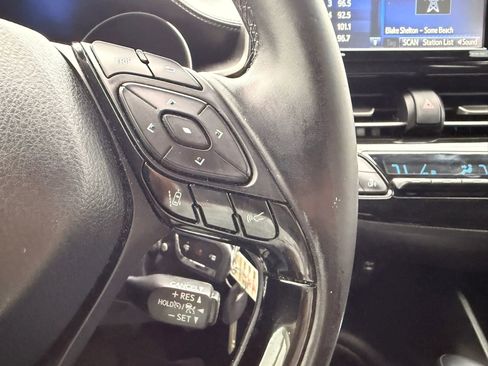 Used 2018 Toyota C-HR XLE FWD image 33