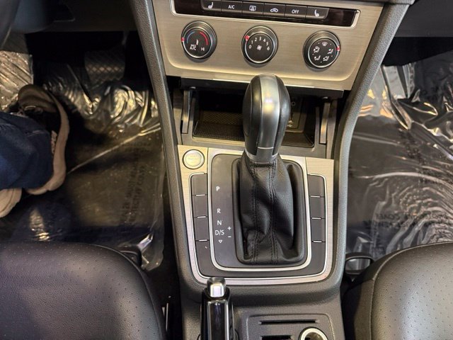 Used 2017 Volkswagen Golf SE FWD image 17