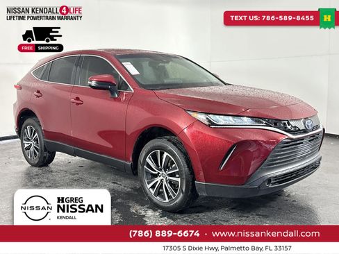 Used 2022 Toyota Venza LE image 2