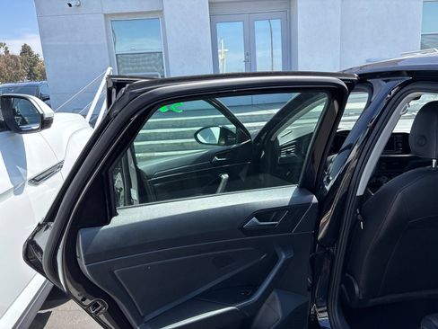 Used 2024 Volkswagen Jetta SE FWD image 5