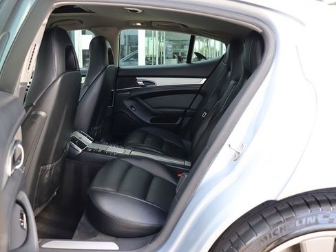 Used 2015 Porsche Panamera S image 38