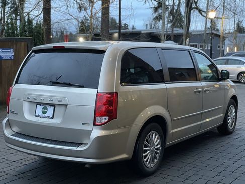 Used 2015 Dodge Grand Caravan SE w/ Quick Order Package 29E SE FWD image 4