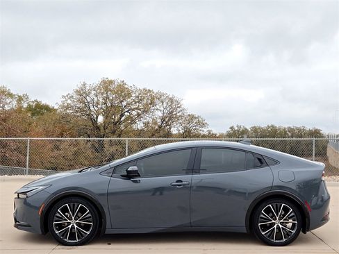 Used 2023 Toyota Prius XLE image 4