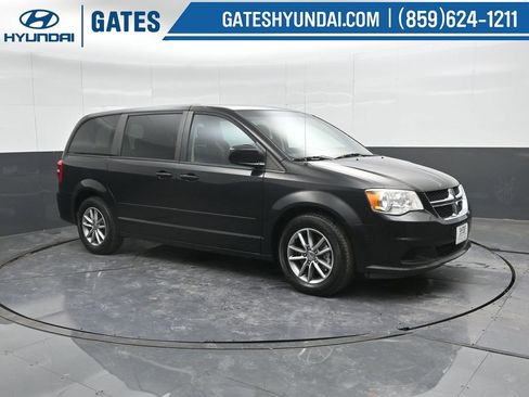 Used 2016 Dodge Grand Caravan SE image 4