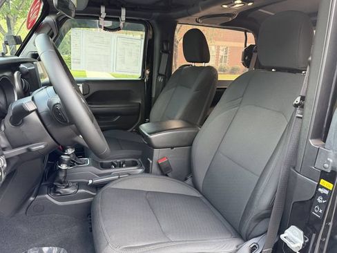 Used 2022 Jeep Wrangler Sport AWD/4WD image 2