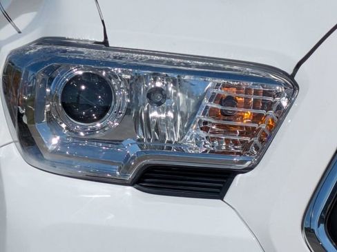 Used 2023 Toyota Tacoma SR5 w/ Technology Package AWD/4WD image 10