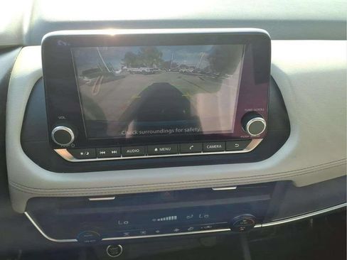 Used 2023 Nissan Rogue SV FWD image 18