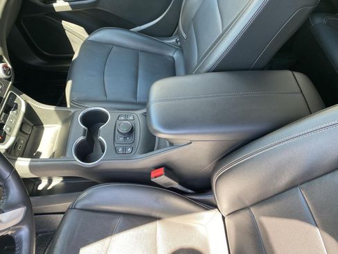 Used 2022 GMC Terrain SLT AWD/4WD image 14