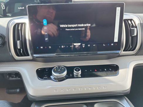 New 2026 Ford Expedition Active image 13