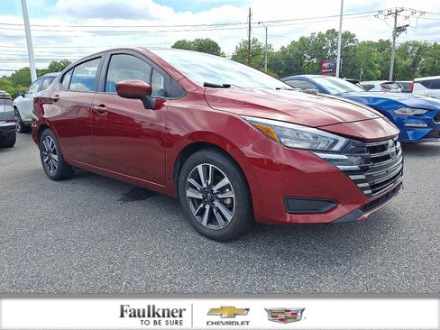 Used 2025 Nissan Versa SV FWD image 1