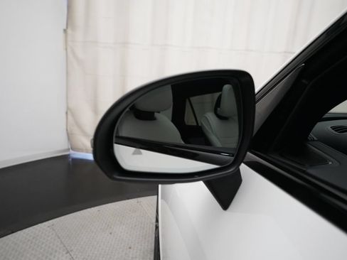 Used 2025 Mercedes-Benz GLC 300 4MATIC image 25