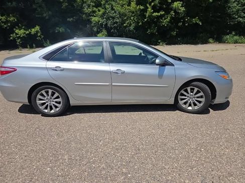 Used 2016 Toyota Camry XLE FWD image 16