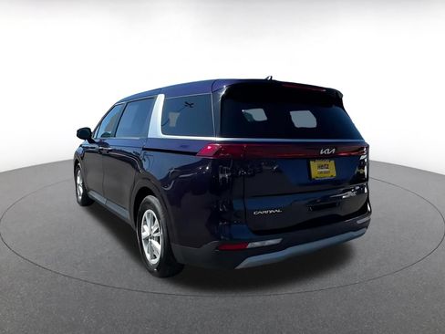 Used 2023 Kia Carnival LX FWD image 9