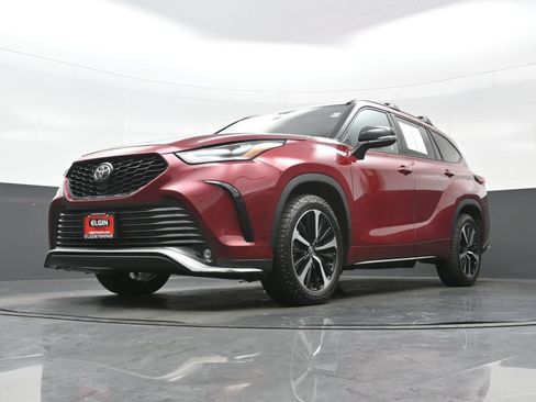 Used 2022 Toyota Highlander XSE AWD/4WD image 29