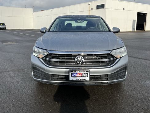 Used 2024 Volkswagen Jetta SE image 8
