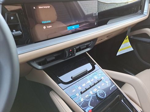 Used 2026 Porsche Cayenne image 32