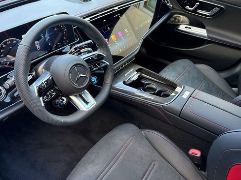 New 2026 Mercedes-Benz E 53 AMG e 4MATIC Sedan image 9