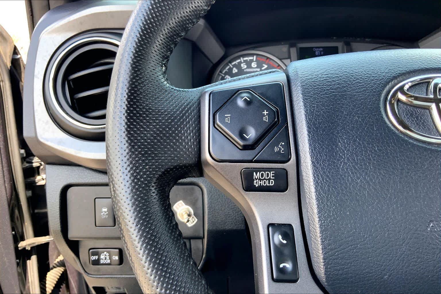 Used 2020 Toyota Tacoma TRD Off-Road w/ Technology Package AWD/4WD image 23