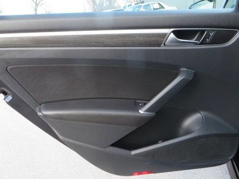 Used 2017 Volkswagen Passat 1.8T SE image 10