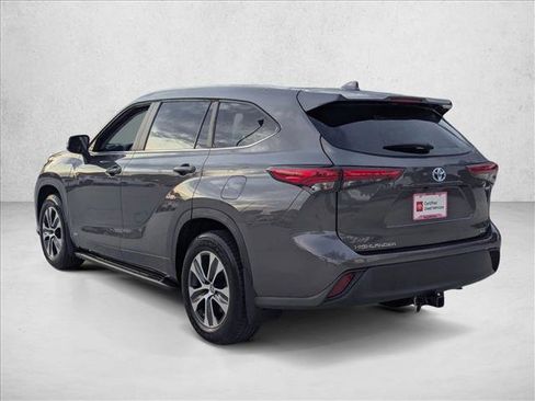 Certified 2023 Toyota Highlander XLE image 7