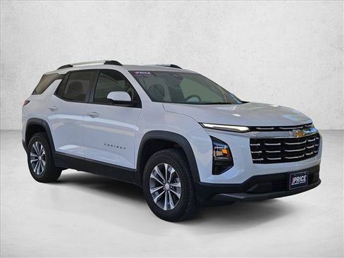 Used 2025 Chevrolet Equinox LT w/ Convenience Package II FWD image 3
