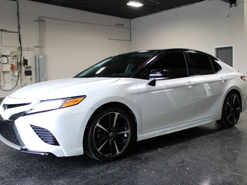 Used 2020 Toyota Camry XSE FWD image 7