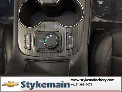 Used 2023 GMC Acadia SLT image 19