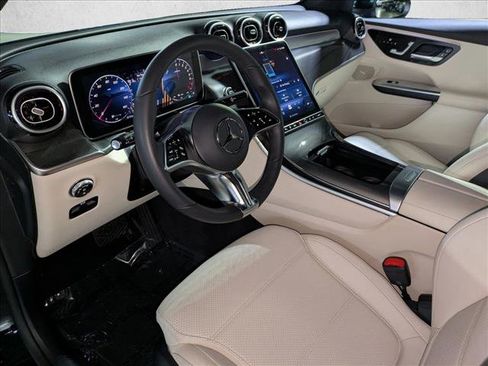 Used 2025 Mercedes-Benz GLC 350e 4MATIC image 10