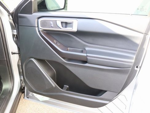 Used 2020 Ford Explorer XLT w/ Equipment Group 202A image 11