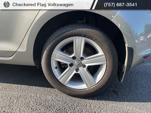 Used 2017 Volkswagen Golf Wolfsburg Edition FWD image 7