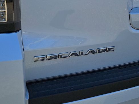 Used 2016 Cadillac Escalade ESV Luxury image 32