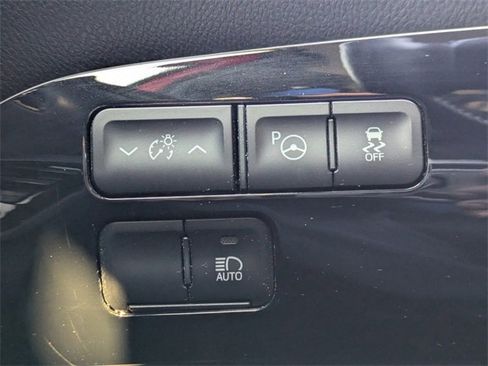 Used 2019 Toyota Prius XLE image 23
