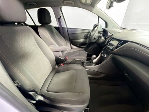 Used 2018 Chevrolet Trax LS image 29