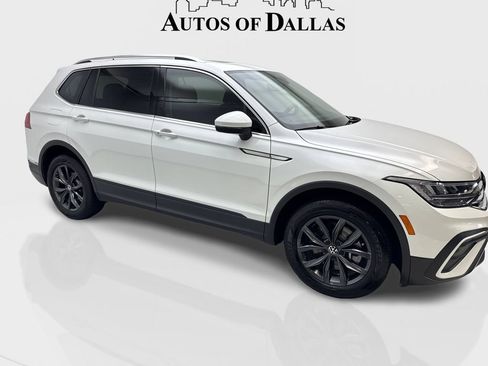 Used 2023 Volkswagen Tiguan SE w/ Panoramic Sunroof Package FWD image 12
