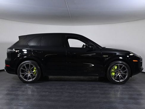 Certified 2022 Porsche Cayenne Turbo S AWD/4WD image 8