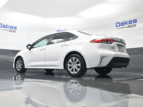 Used 2025 Toyota Corolla LE image 39