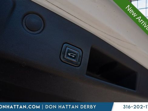 Used 2020 Chevrolet Equinox LT w/ Driver Convenience Package FWD image 32